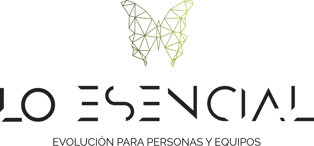 Logotipo Lo Esencial con mariposa geométrica verde