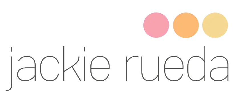 Logotipo con nombre jackie rueda y círculos de colores